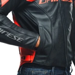 Dainese Racing 4 Perf. Motorjas -Richa || Dainese || Shark Verkoop 025088 131 7 Dainese Racing 4 Leather Jacket Perf